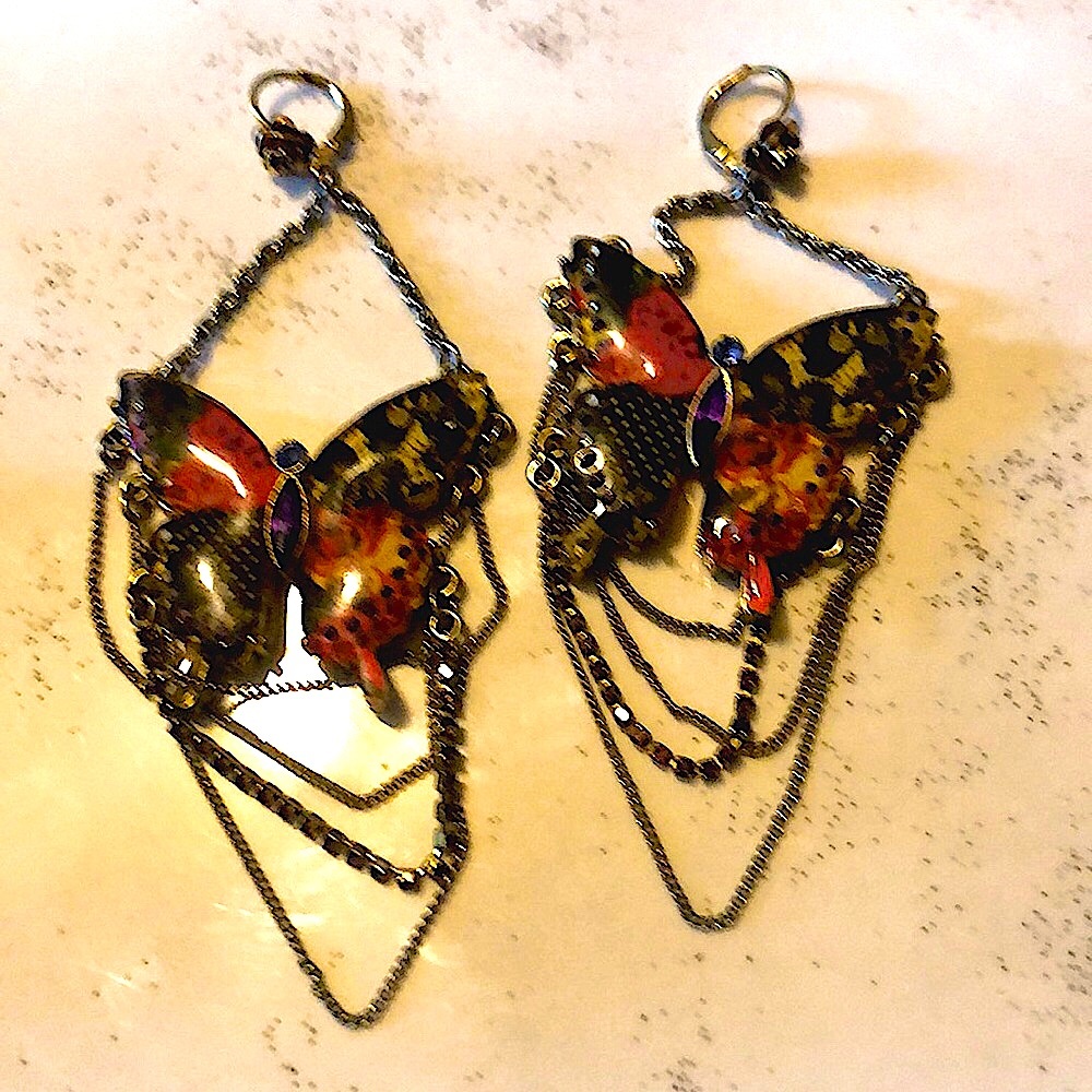 🦋Gorgeous Vintage Butterfly Dangling Pierced Earring